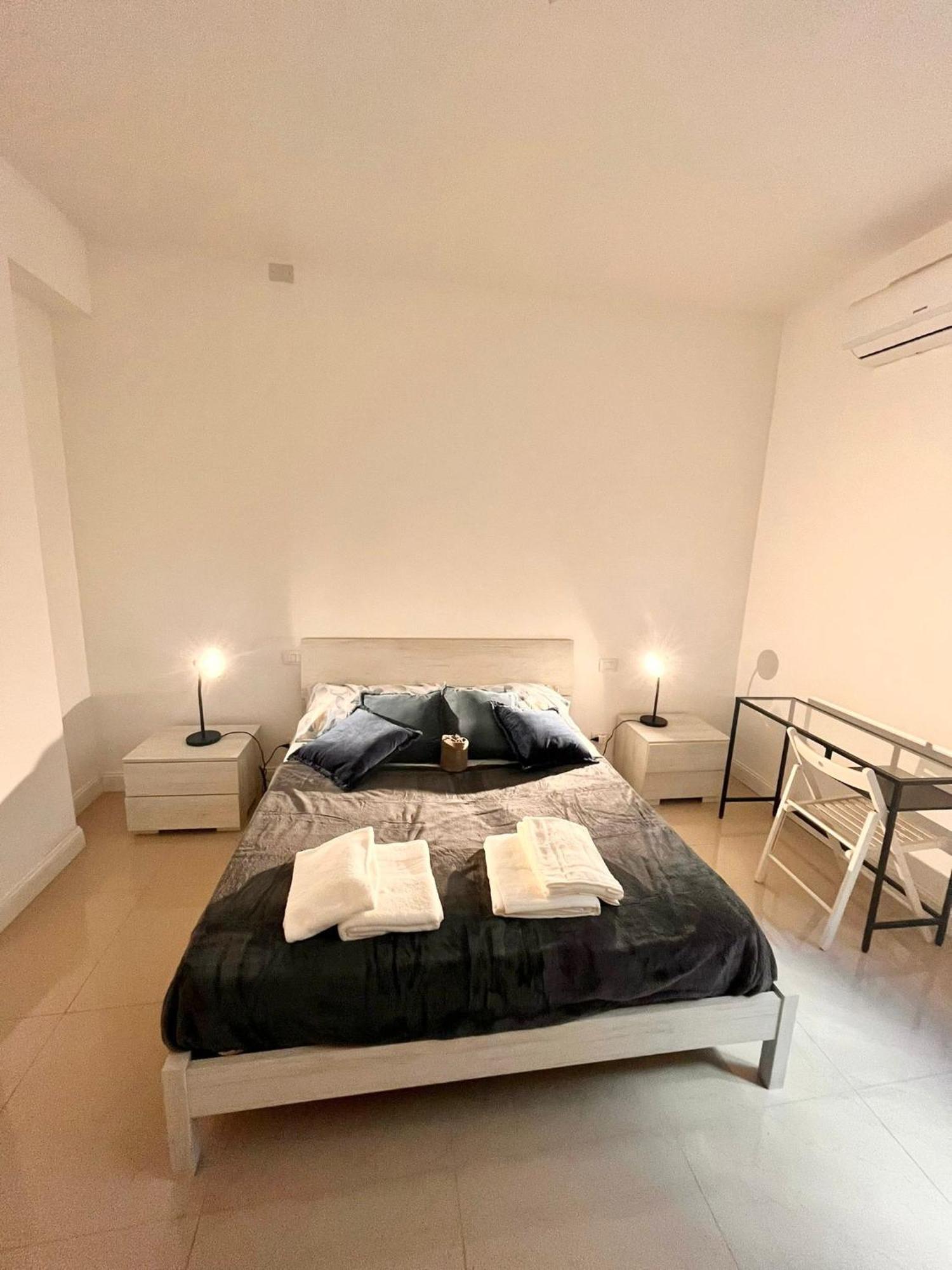 Double With Private Bathroom In Shared Privatunterkunft