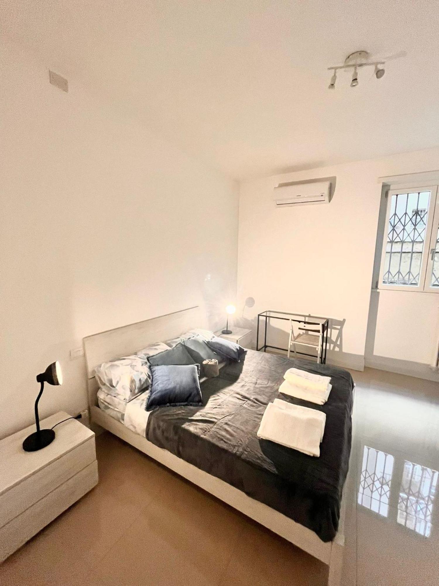 Privatunterkunft Double With Private Bathroom In Shared
