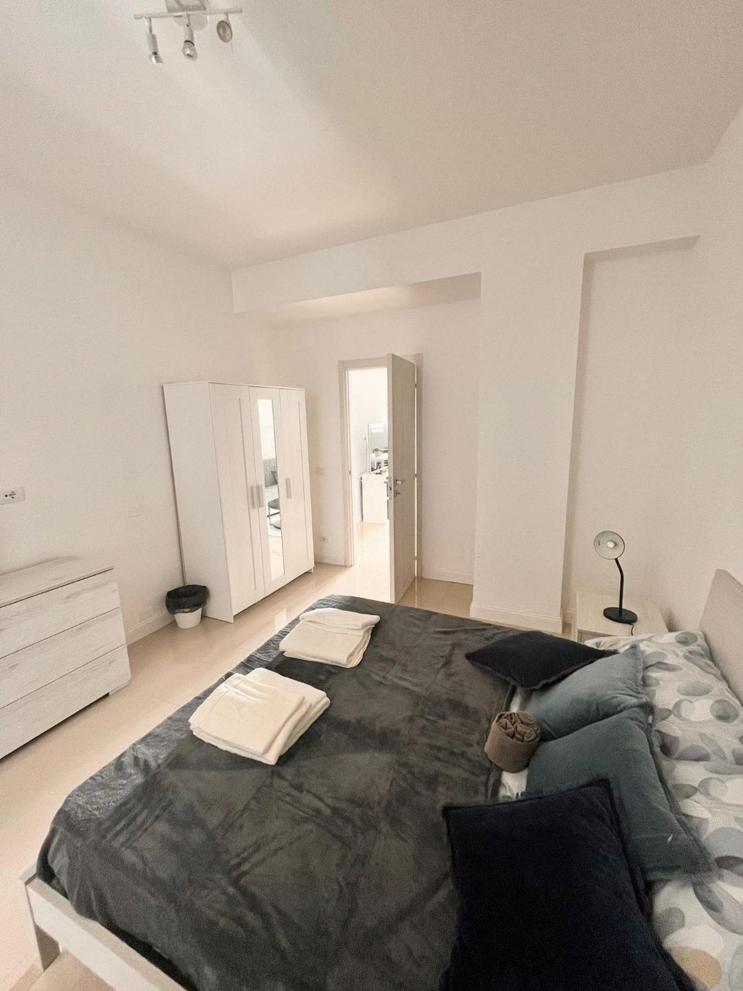 Privatunterkunft Double With Private Bathroom In Shared Rom