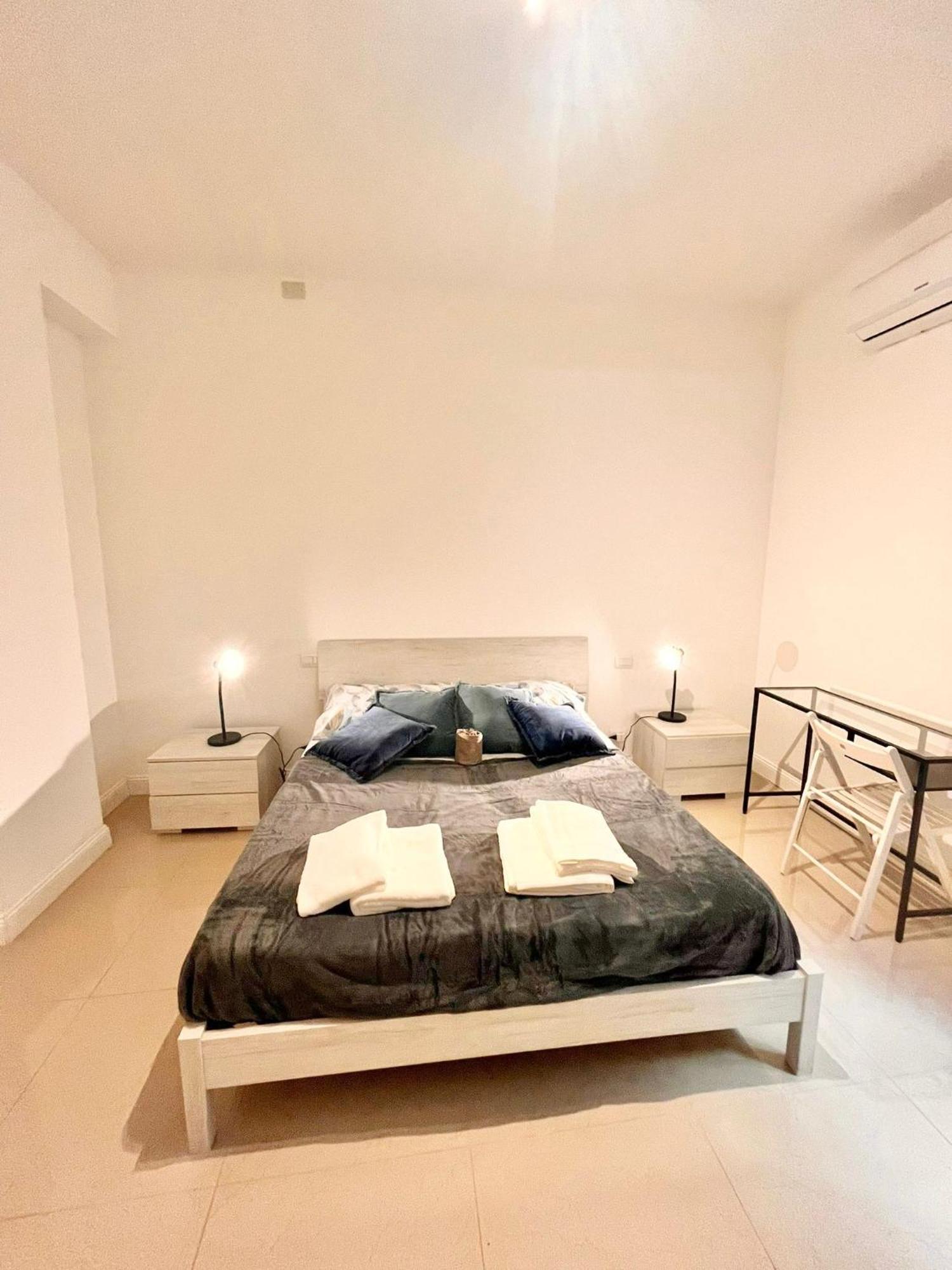 Double With Private Bathroom In Shared Privatunterkunft