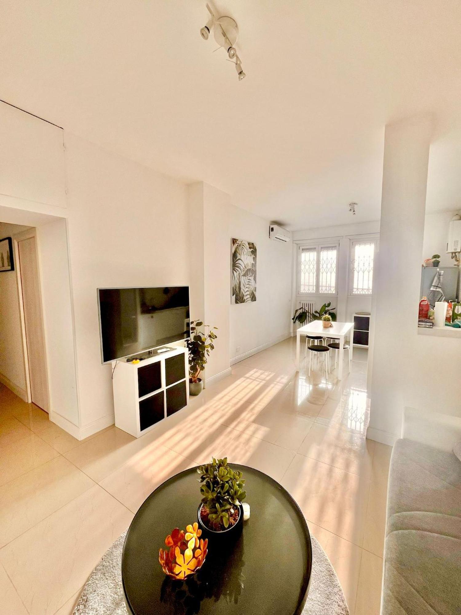 Double With Private Bathroom In Shared Rom